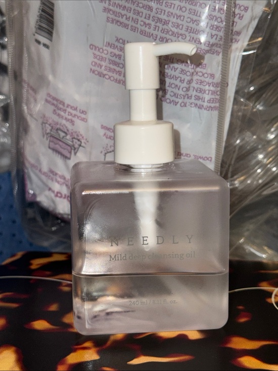 Needly Other - Mild Deep face Cleansing Oil – Clear/White Pump Korean USED, 40% left